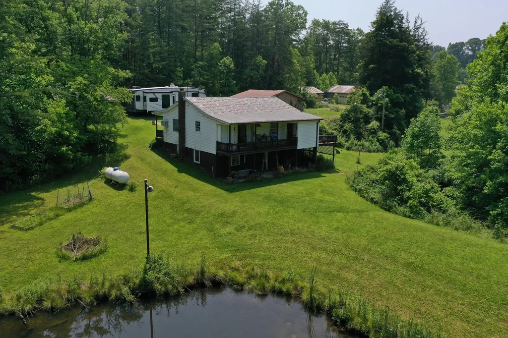 81 Happy Acres Road Beattyville KY 41311