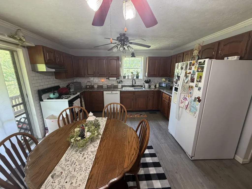 81 Happy Acres Road Beattyville KY 41311