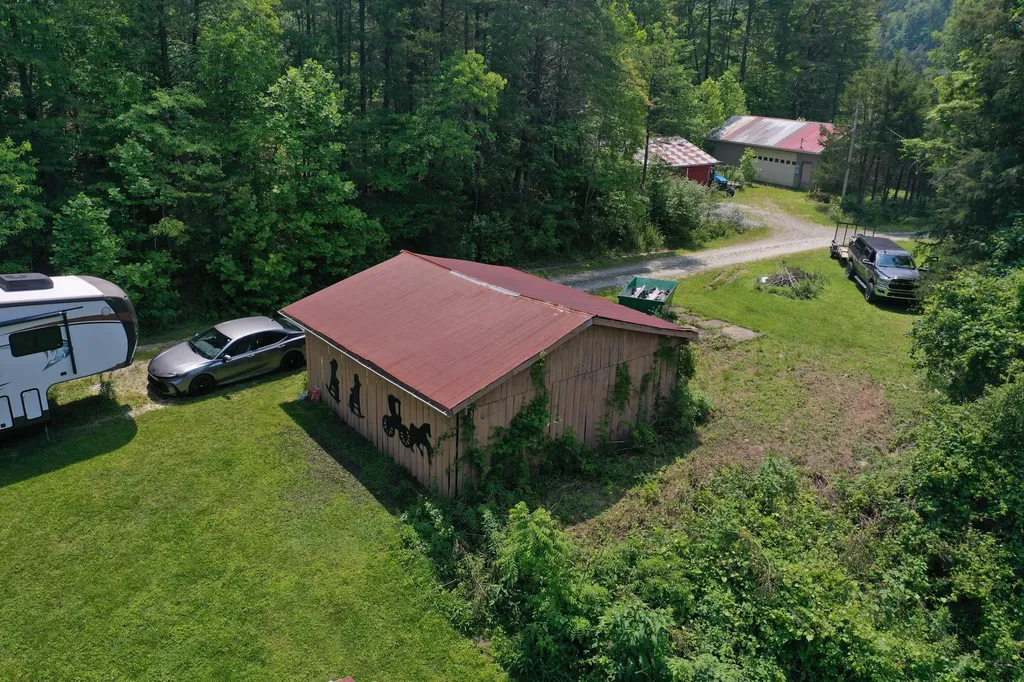 81 Happy Acres Road Beattyville KY 41311