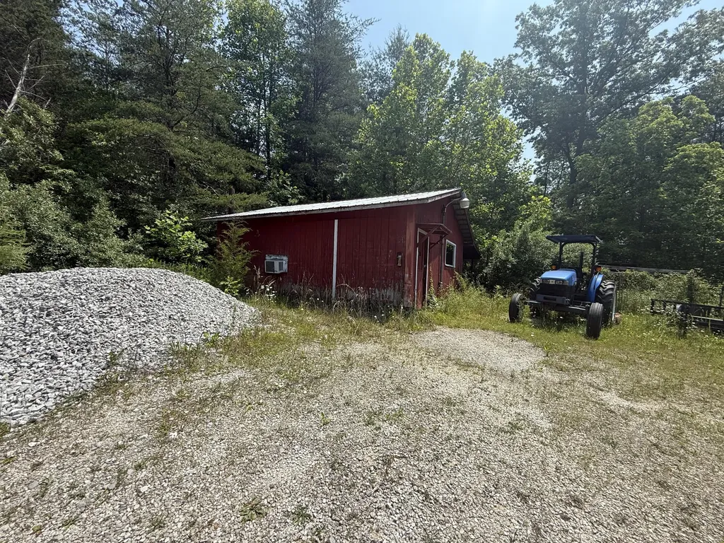 81 Happy Acres Road Beattyville KY 41311