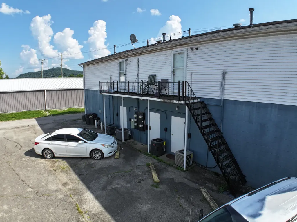 727 River Drive Irvine KY 40336