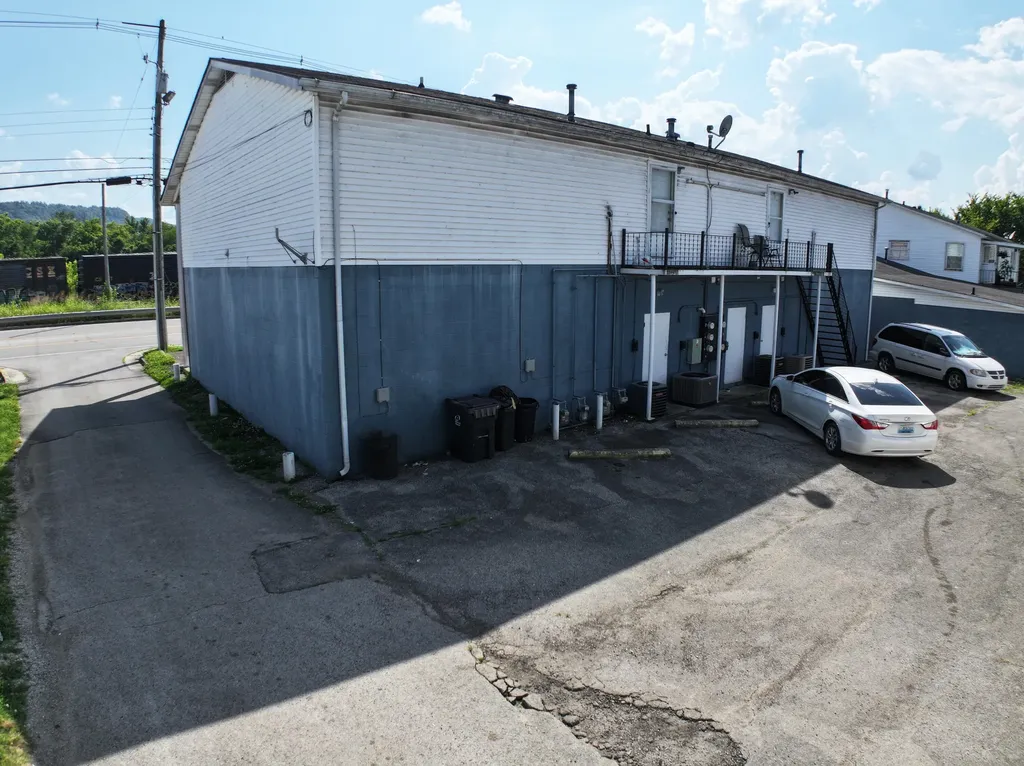 727 River Drive Irvine KY 40336