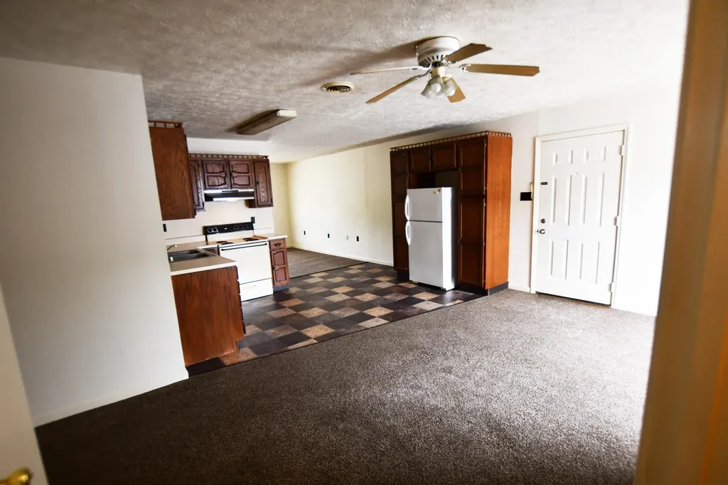 727 River Drive Irvine KY 40336