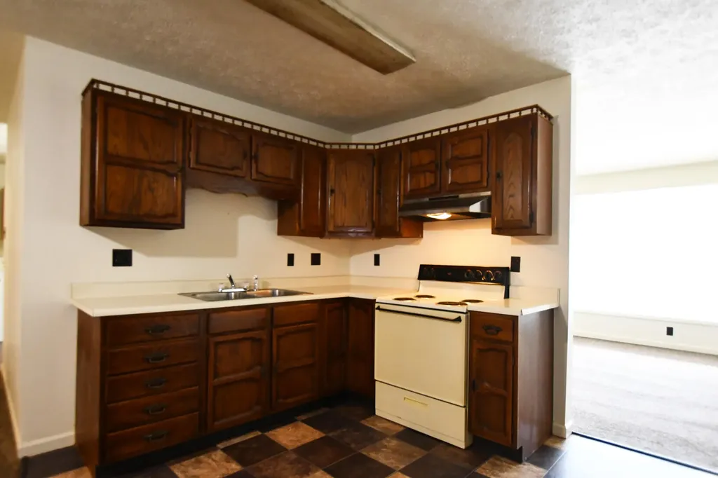 727 River Drive Irvine KY 40336