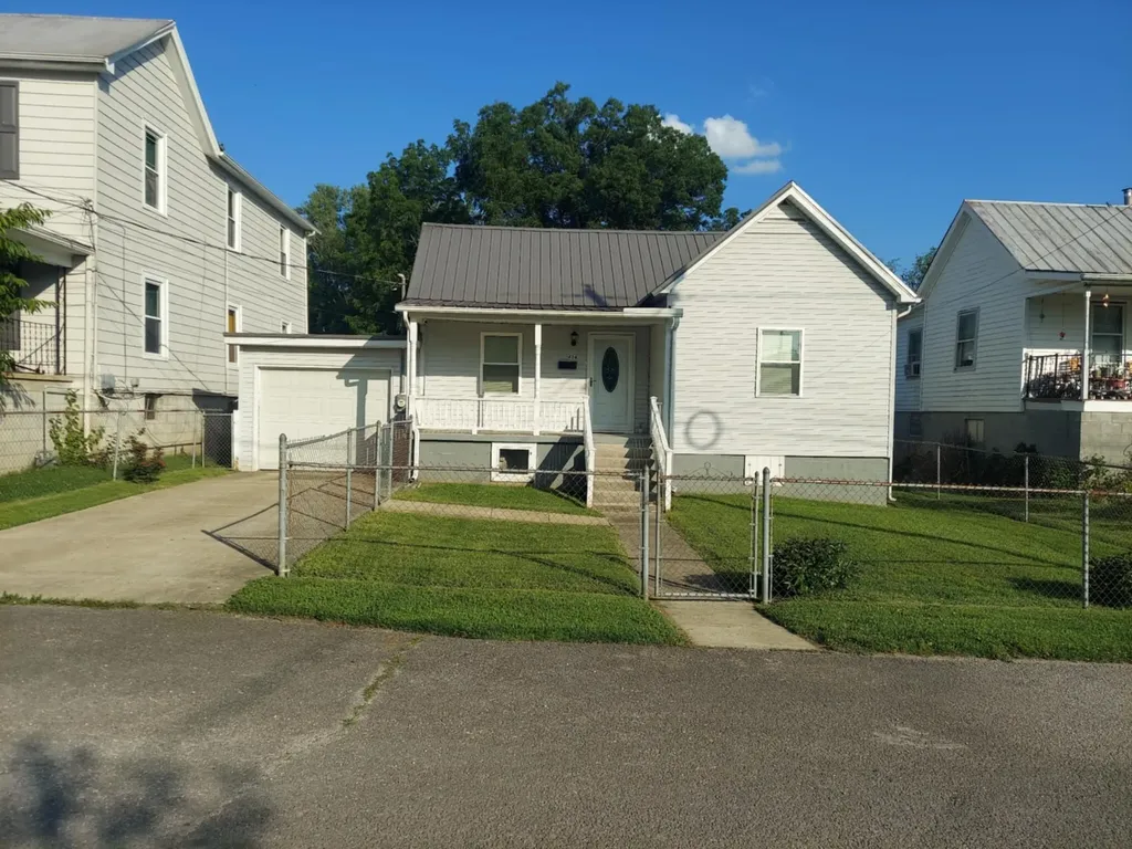 424 Edgewater Drive Irvine KY 40336