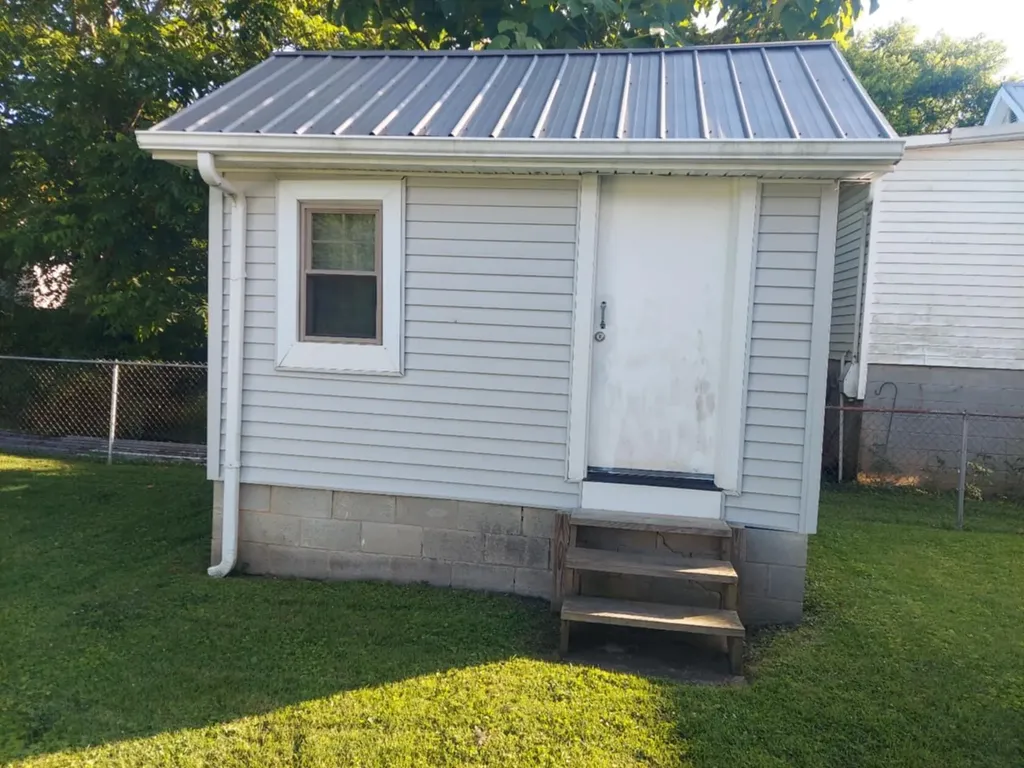424 Edgewater Drive Irvine KY 40336