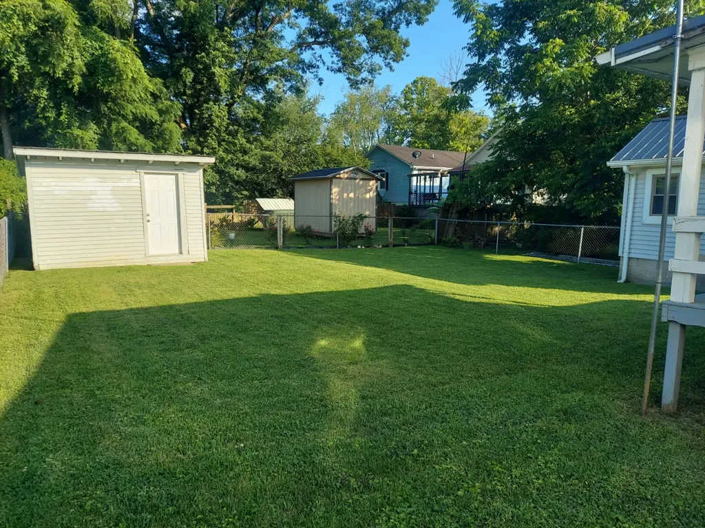 424 Edgewater Drive Irvine KY 40336