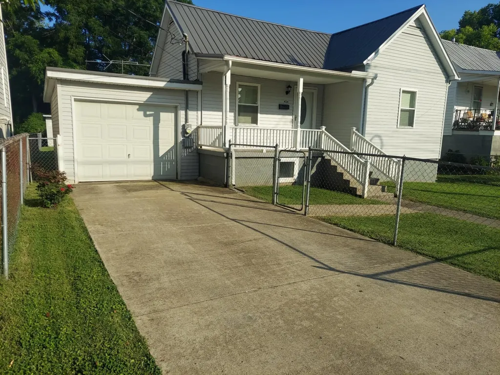 424 Edgewater Drive Irvine KY 40336