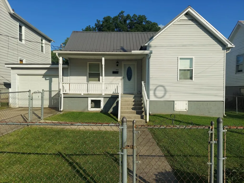 424 Edgewater Drive Irvine KY 40336