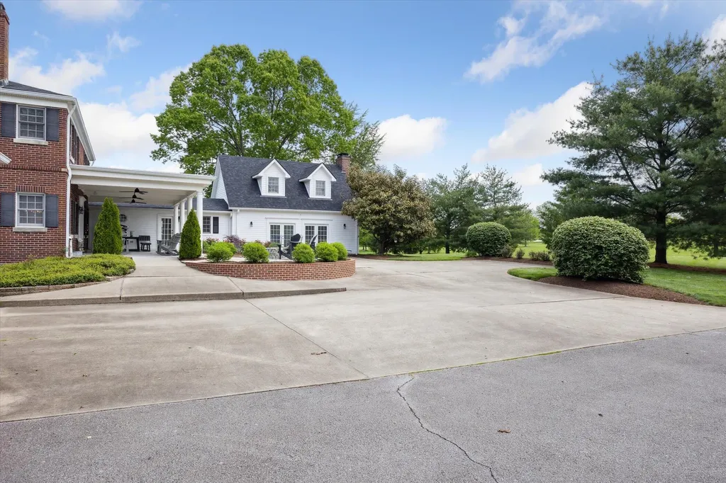 50 Chandamere Way Nicholasville KY 40356