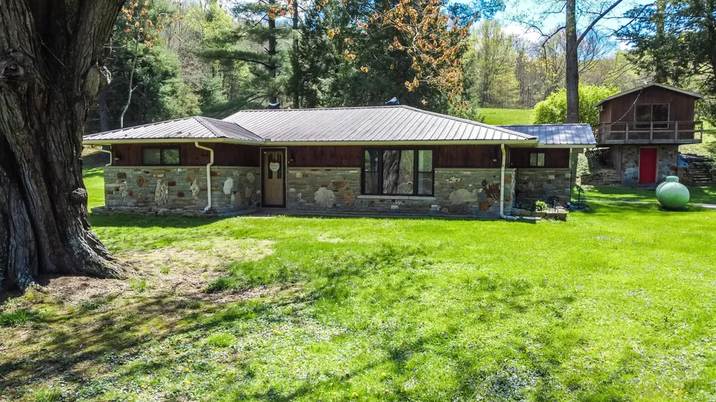 1459 Buck Lick Road Tollesboro KY 41189