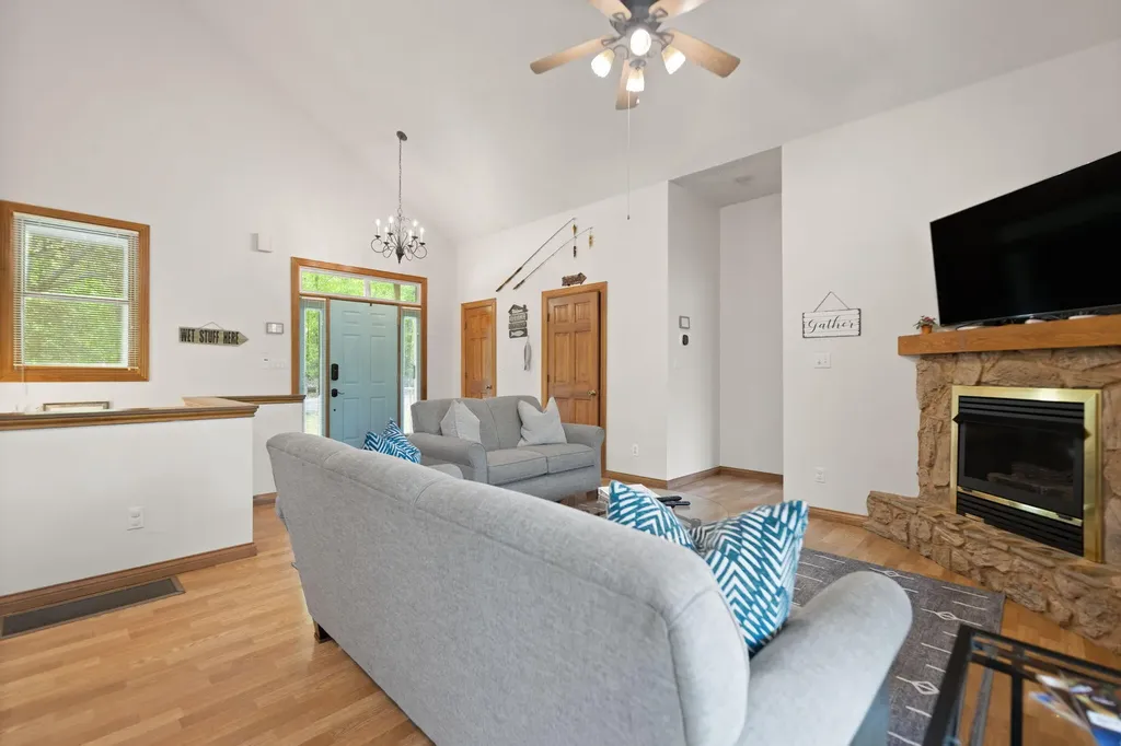 74 Clover Leaf Circle Burnside KY 42519