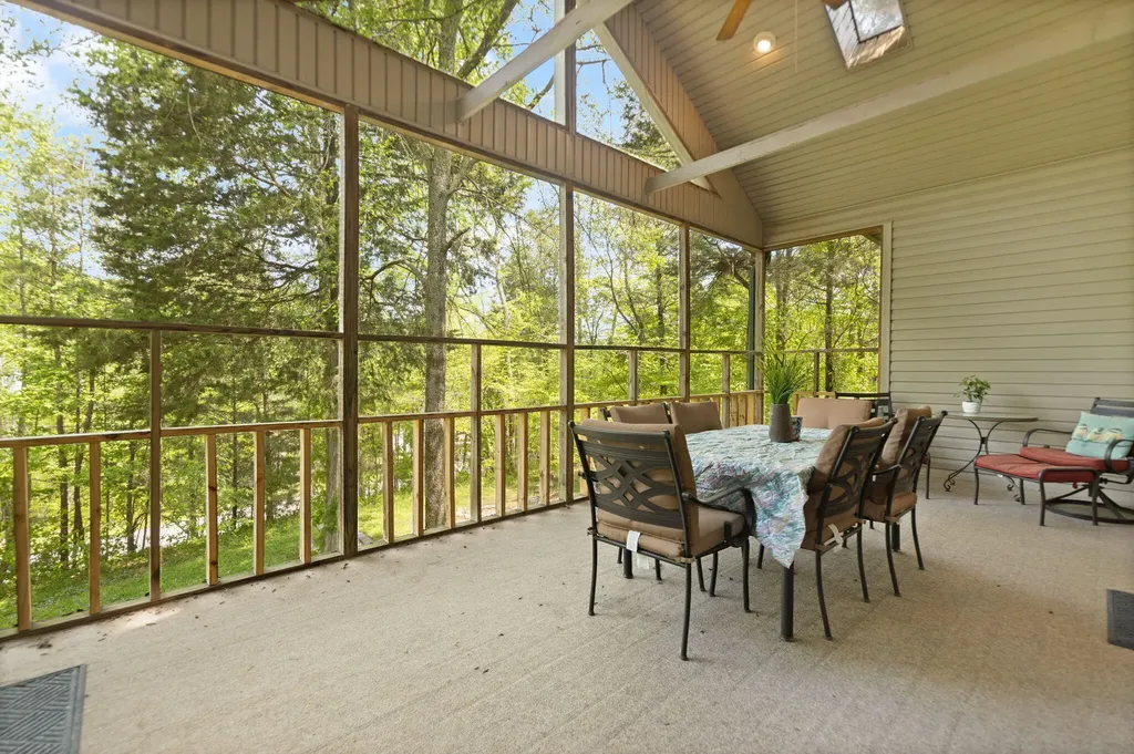 74 Clover Leaf Circle Burnside KY 42519