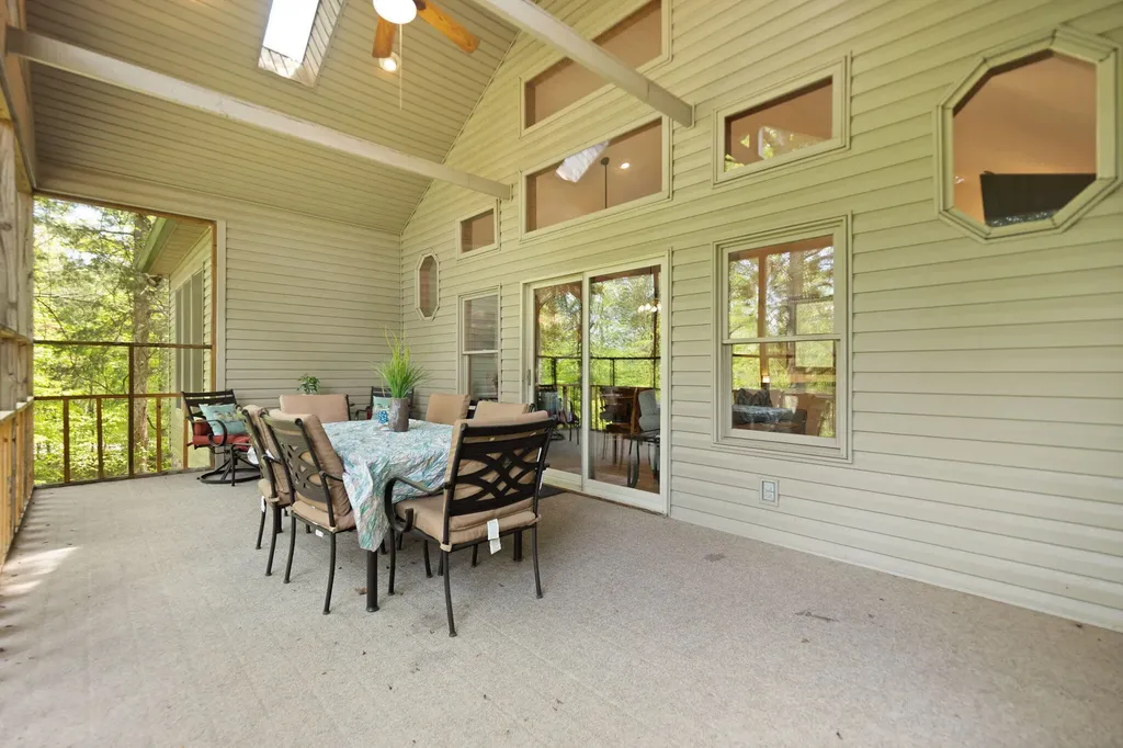 74 Clover Leaf Circle Burnside KY 42519