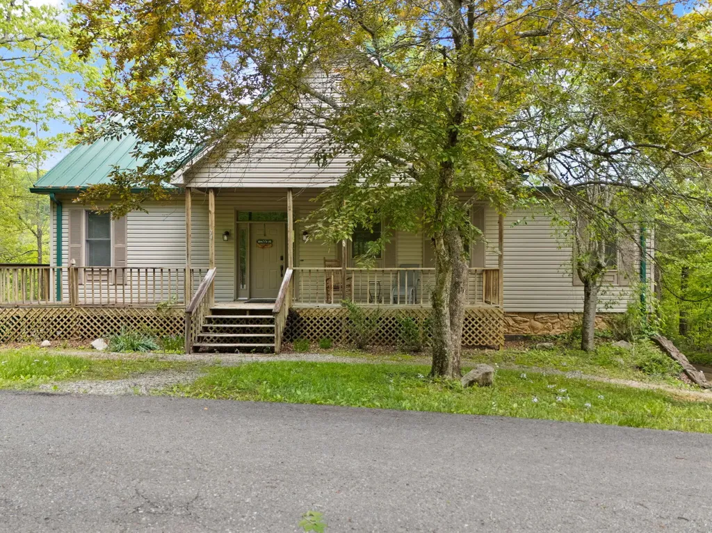 74 Clover Leaf Circle Burnside KY 42519