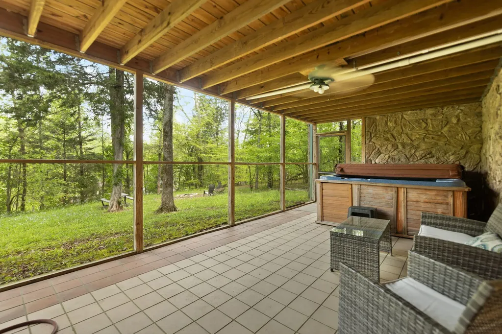 74 Clover Leaf Circle Burnside KY 42519