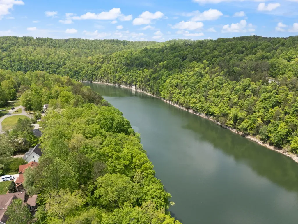74 Clover Leaf Circle Burnside KY 42519