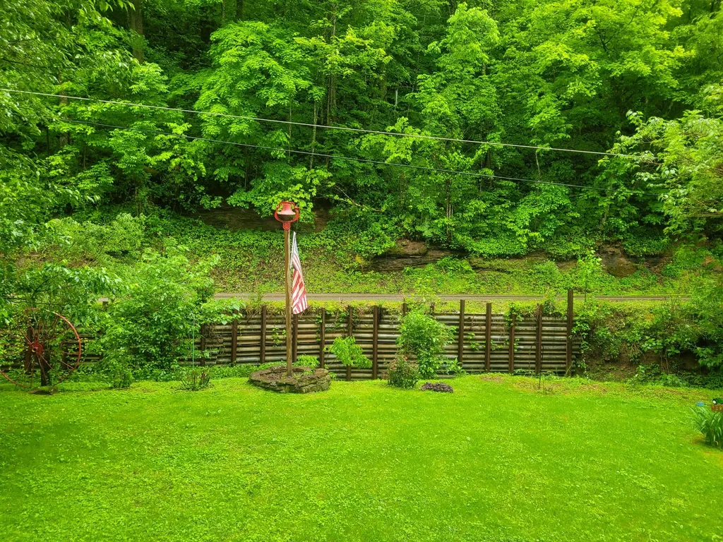 523 Bullskin Branch Road Oneida KY 40972