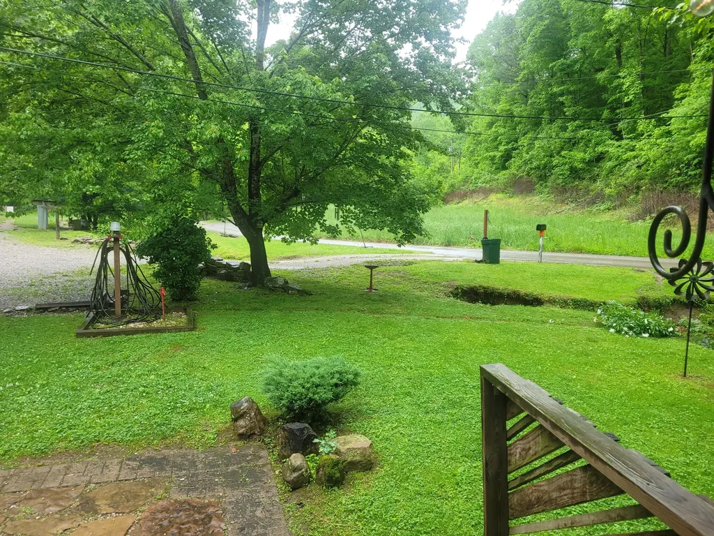 523 Bullskin Branch Road Oneida KY 40972