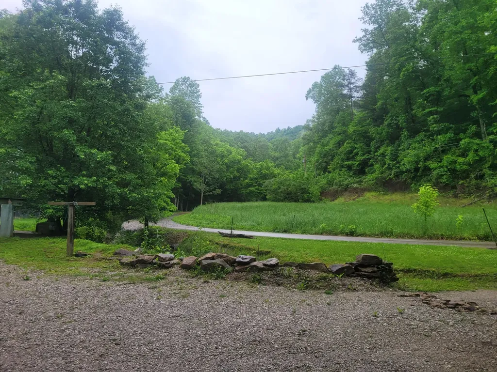 523 Bullskin Branch Road Oneida KY 40972