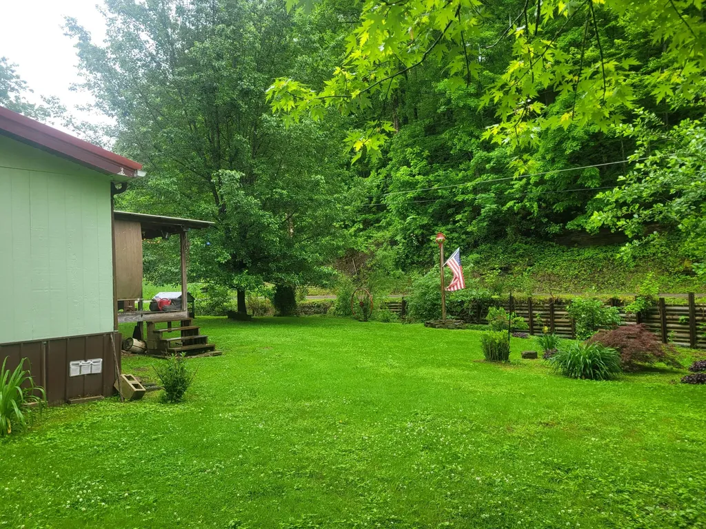 523 Bullskin Branch Road Oneida KY 40972