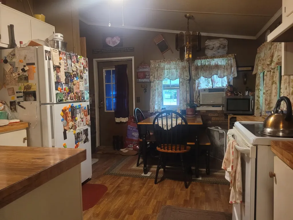 523 Bullskin Branch Road Oneida KY 40972