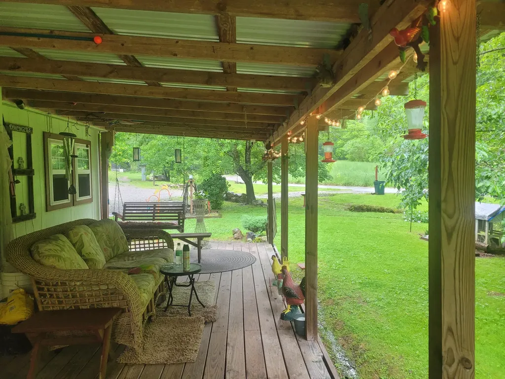 523 Bullskin Branch Road Oneida KY 40972