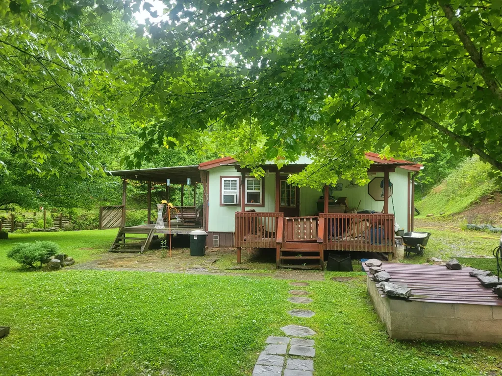 523 Bullskin Branch Road Oneida KY 40972