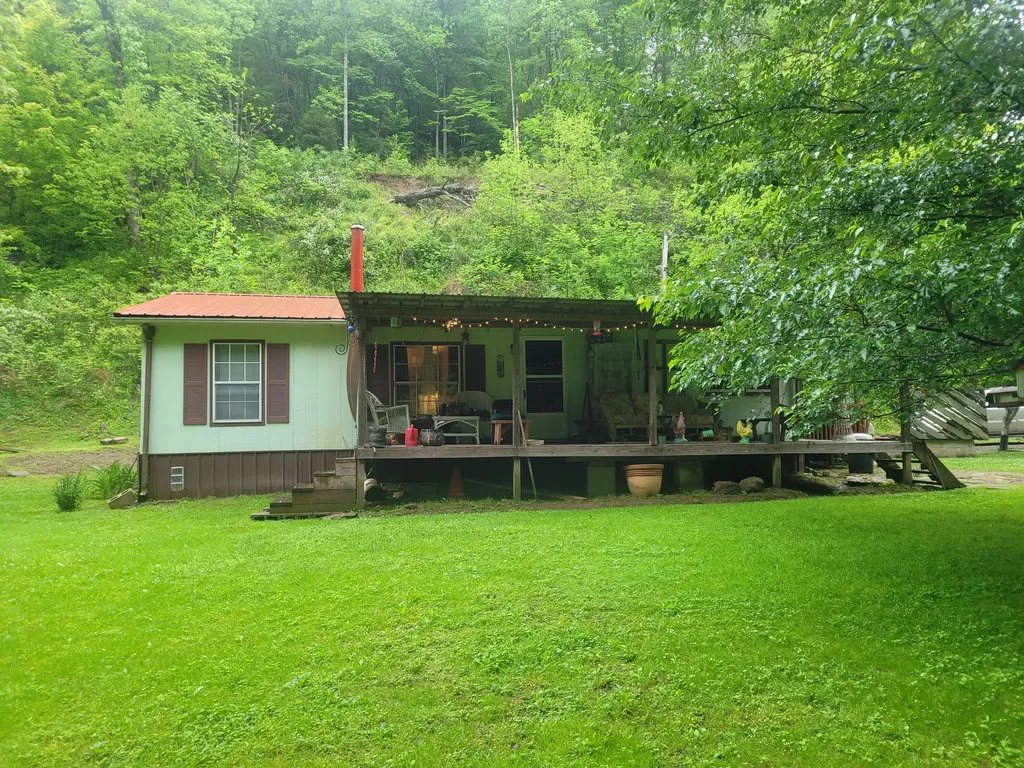 523 Bullskin Branch Road Oneida KY 40972