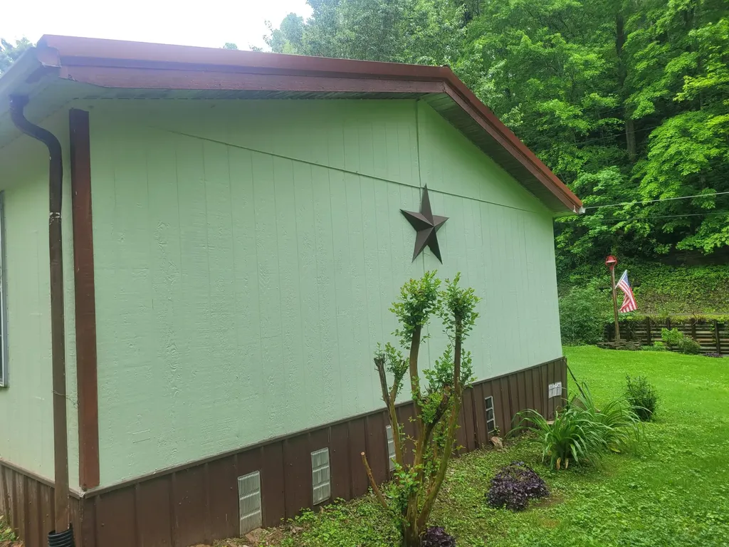 523 Bullskin Branch Road Oneida KY 40972