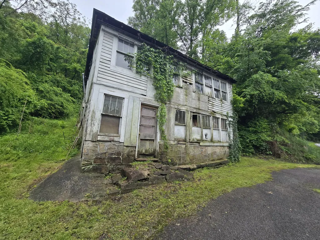 00 Key 66/hendron Hill Arjay KY 40902