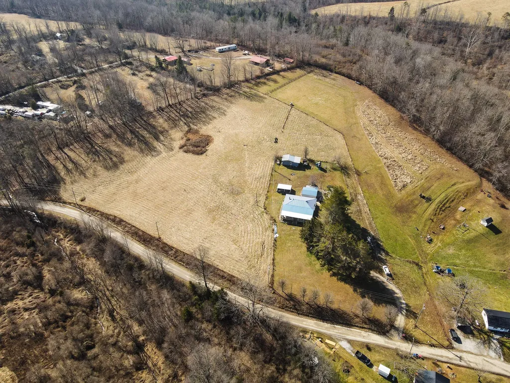 9999 Hensley Road East Bernstadt KY 40729
