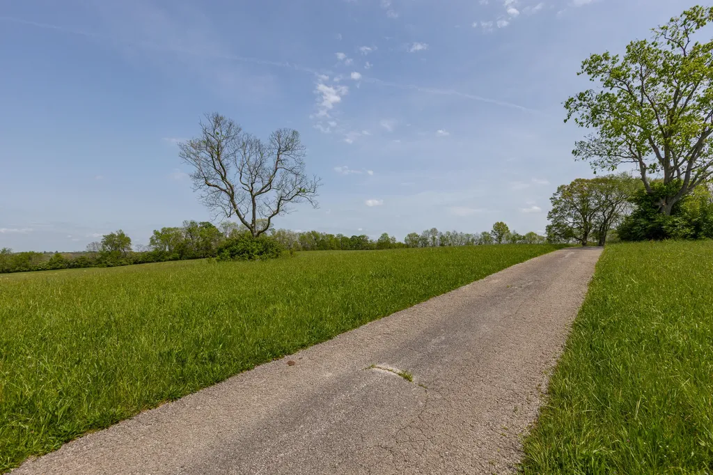4440B Lexington Road Paris KY 40361