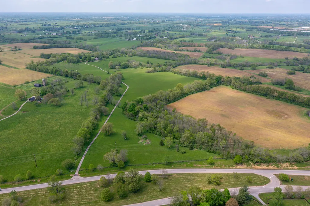 4440B Lexington Road Paris KY 40361