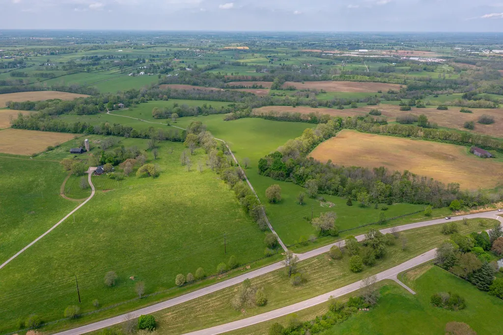 4440B Lexington Road Paris KY 40361