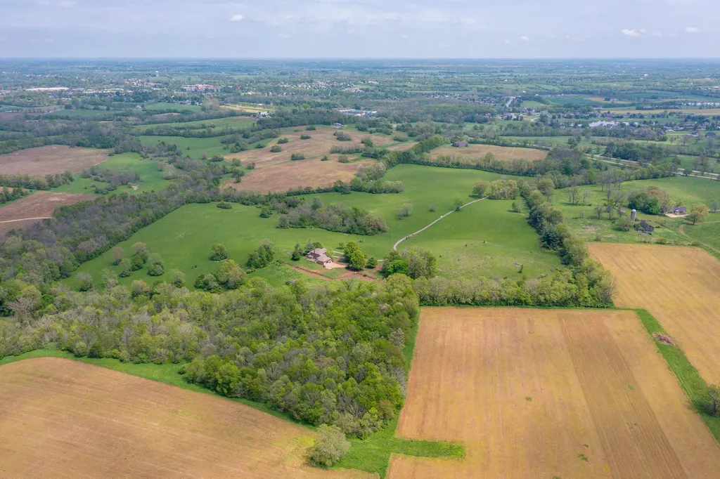 4440B Lexington Road Paris KY 40361