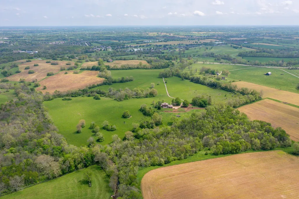 4440B Lexington Road Paris KY 40361