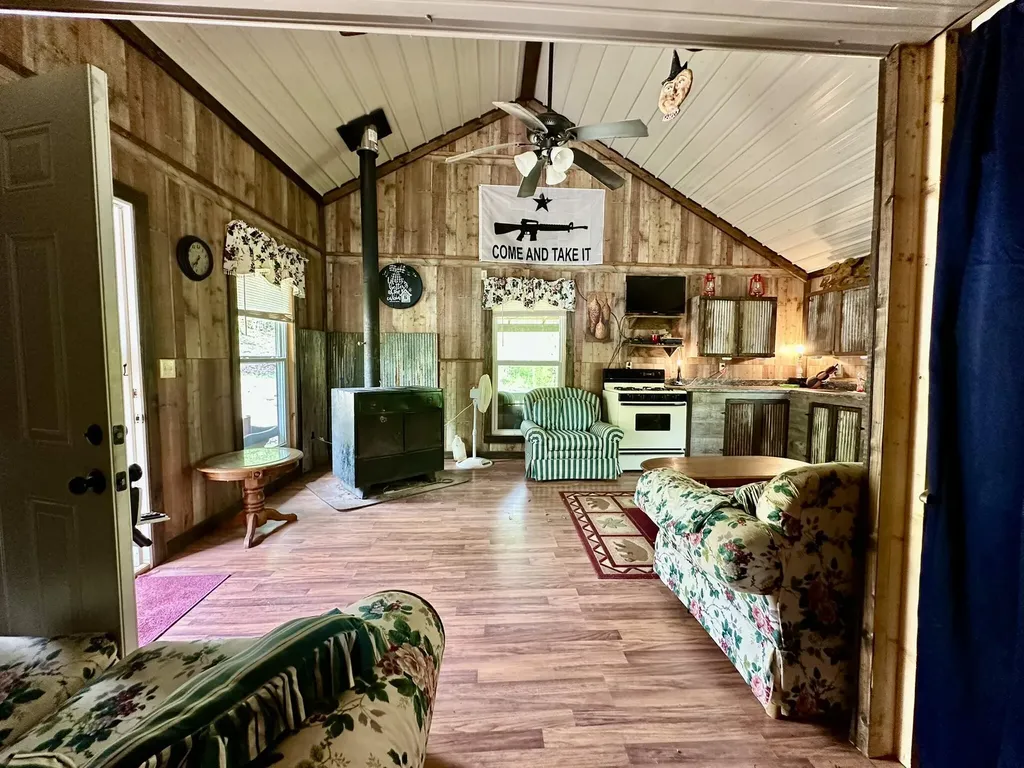 1958 Raleigh Creek East Road Monticello KY 42633