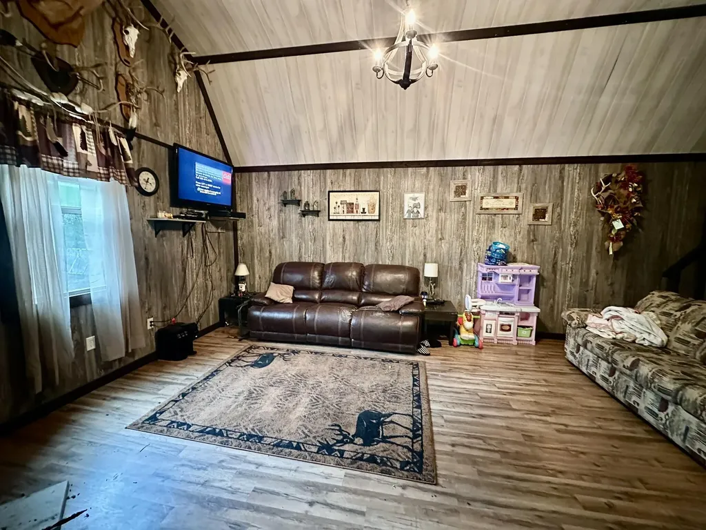 1958 Raleigh Creek East Road Monticello KY 42633