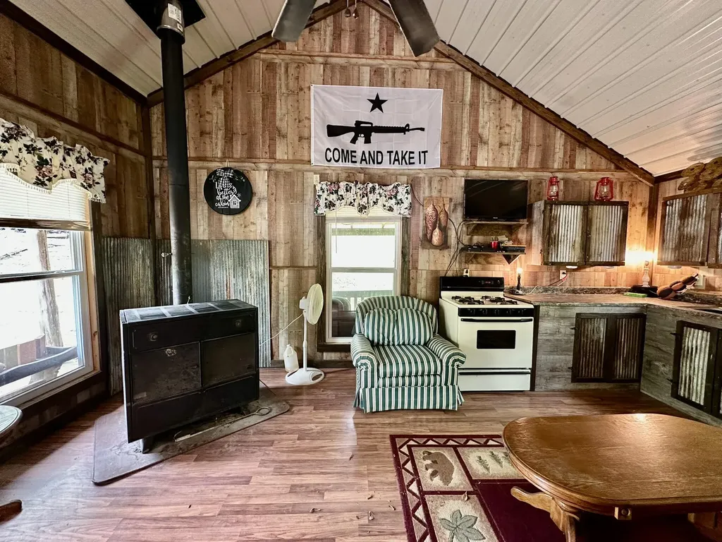 1958 Raleigh Creek East Road Monticello KY 42633