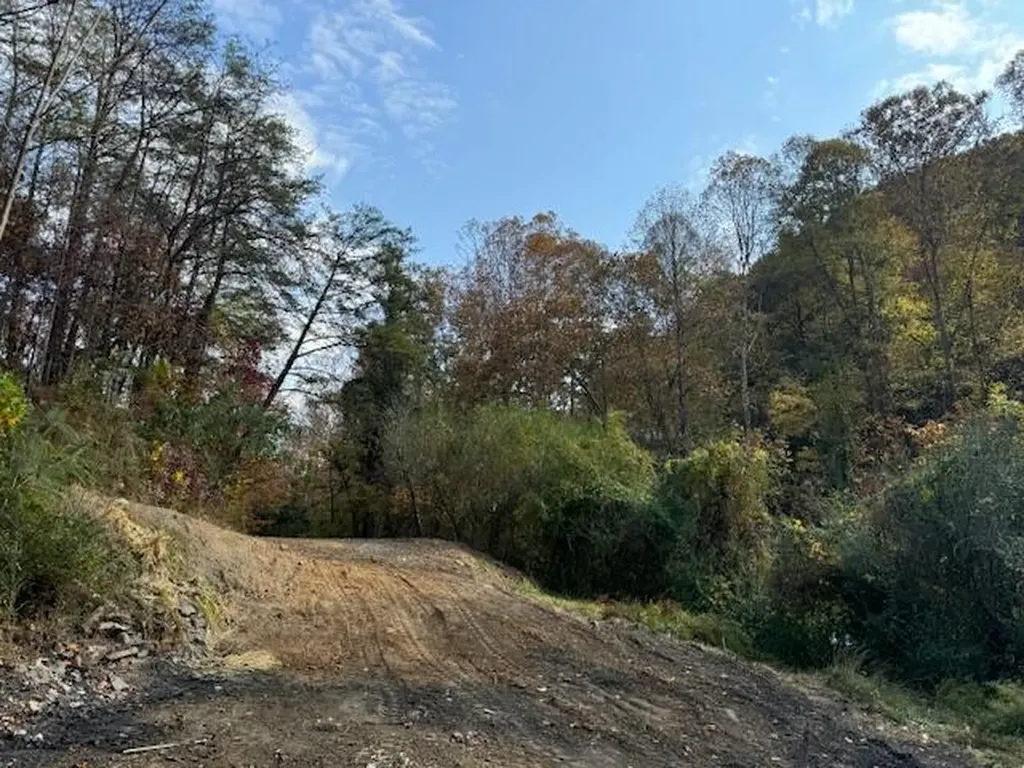 60 Conley Loop Baxter KY 40806