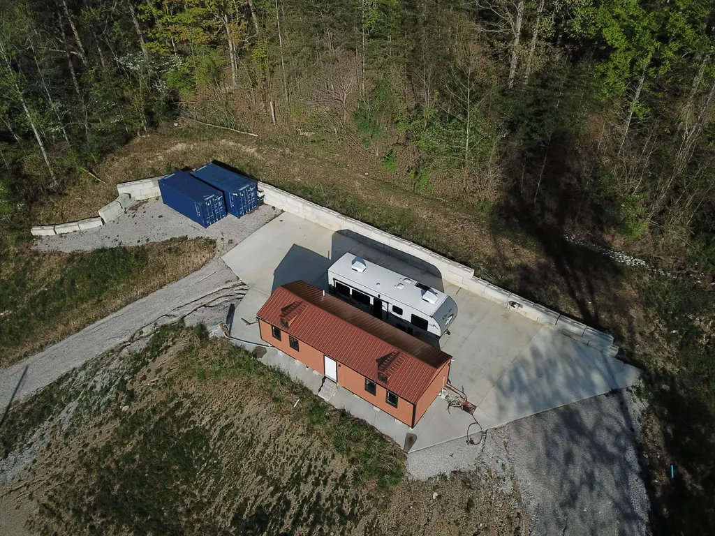 7040 Red Lick Road Irvine KY 40336