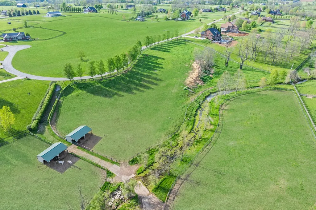 140 Seahawk Trail Midway KY 40347