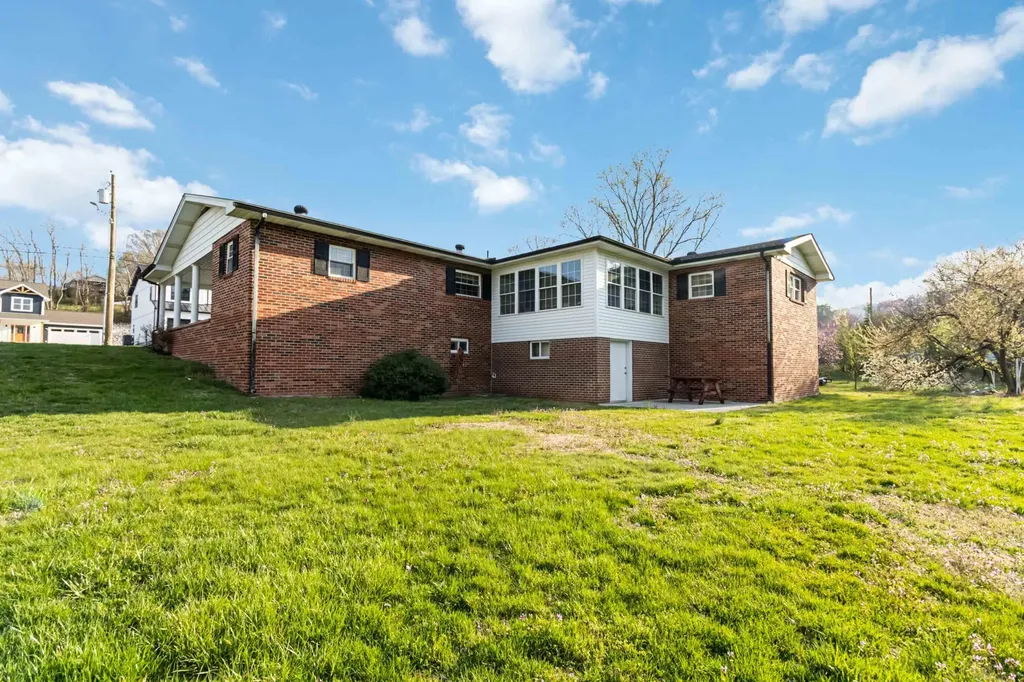 511 Moore Road Williamsburg KY 40769