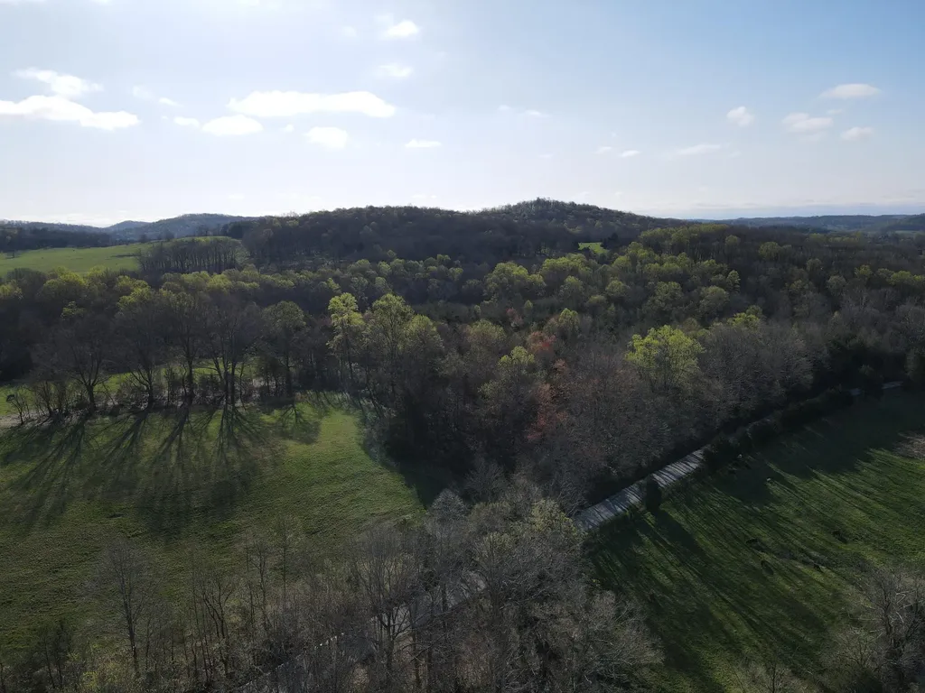 999-B Spiro Road Mt Vernon KY 40456
