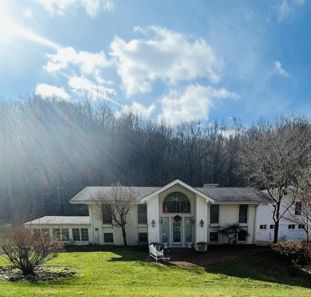 310 Sunny Brook Lane Heidrick KY 40949