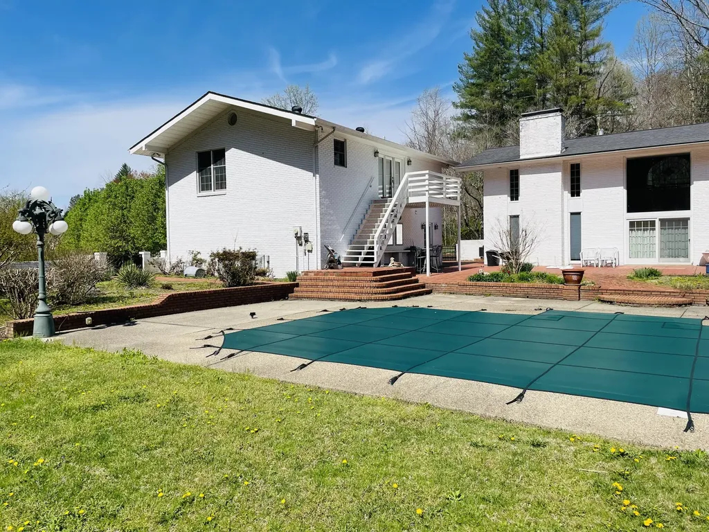 310 Sunny Brook Lane Heidrick KY 40949