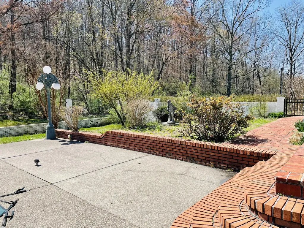 310 Sunny Brook Lane Heidrick KY 40949