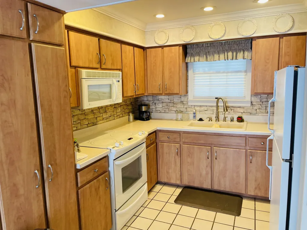 310 Sunny Brook Lane Heidrick KY 40949