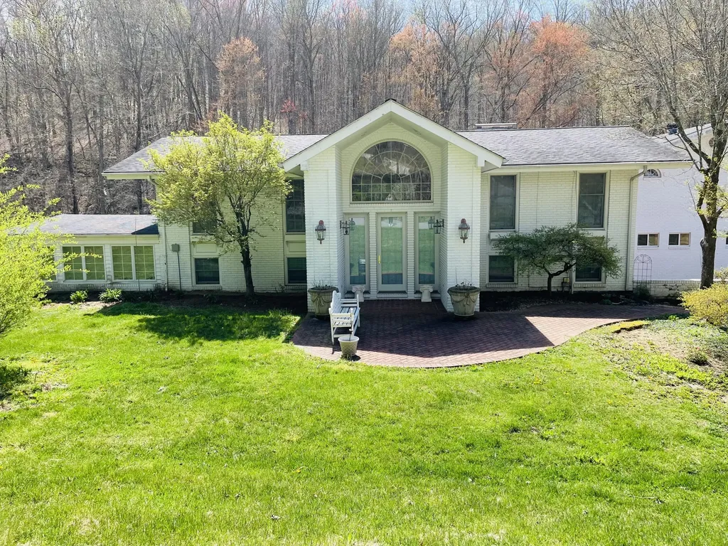 310 Sunny Brook Lane Heidrick KY 40949